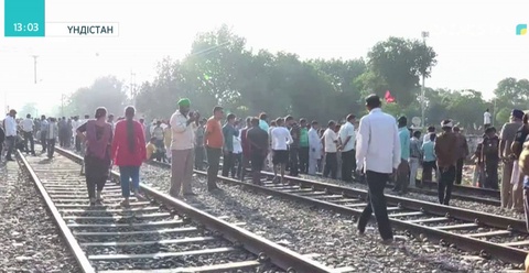 Үндістанда пойыздың соққысынан 61 адам қаза тапты