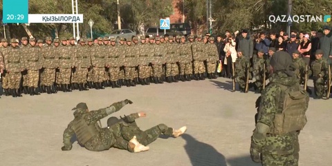 Сыр өңірінен 1800-ге жуық бозбала әскерге аттанды