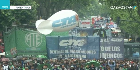 Аргентинада шерушілерге резеңке оқ атылды