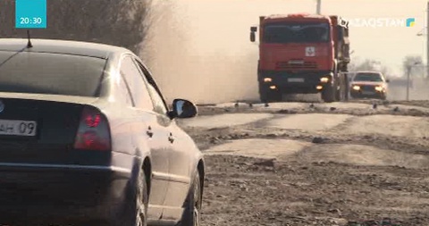 Қарағандылық көлік жүргізушілері сапасыз жолдың зардабын жылдар бойы тартуда