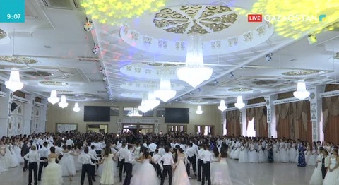 Семейде Назарбаев Зияткерлік мектебі қайырымдылық Вена балын ұйымдастырды