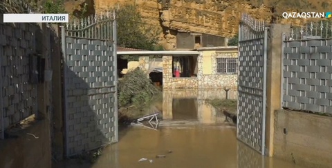 Италияда қолайсыз ауа райы 12 адамның өмірін қиды