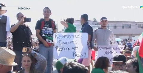 Мексикада шекара аспақ болған мигранттарға қарсы шеру өтті