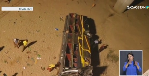 Үндістанда автобус көпірден құлап, 12 адам қаза тапты