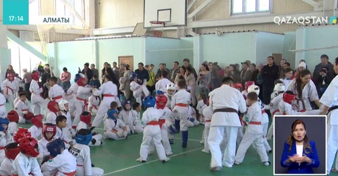 Каратэшілер аттестациядан өтіп жатыр