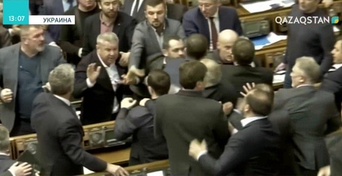 Украина парламентінде төбелес шықты