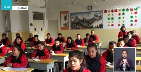Шетел журналистері Шыңжаңдағы мұсылмандарға арналған «кәсіби білім орталықтарына» барды