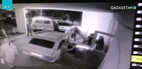 Ақтауда екі азаматты тапаншамен атып кетті