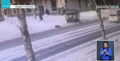 Өскеменде полиция қызметкерлері жолдан өтіп бара жатқан 90 жастағы қарияны қағып кетті