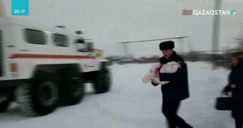 БҚО-да құтқарушылар ауырып қалған бес айлық баланы ауруханаға жеткізді