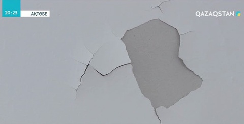 Ақтөбеде 2 жыл бұрын ғана қолданысқа берілген көпқабатты үйдің сапасы сыр берді