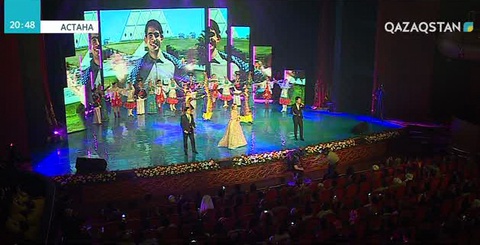 «Qazaq radiolary» ұйымдастырған «Мың алғыс» концертінде 3 отбасыға пәтер кілті табысталды