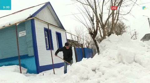 Орал тұрғындары қаланы қардан тазарту үшін сенбілікке шықты