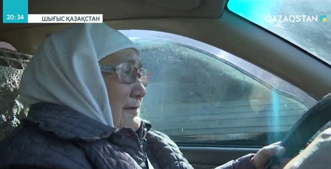 70 жасқа келсе де, такси жүргізетін қария