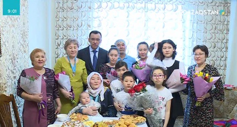 «Nur Otan» партиясы Халықаралық әйелдер күнінде жұмыста жүрген аруларға құрмет көрсетті