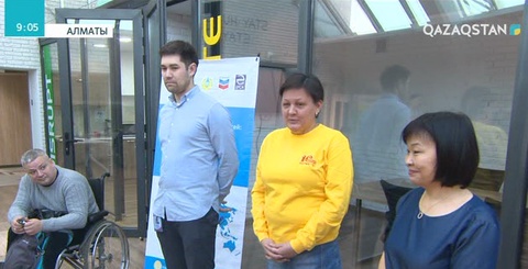 IT мамандары мүмкіндігі шектеулі жандарға арналған бірнеше технологиялық жоба ұсынып, өзара сынға түседі