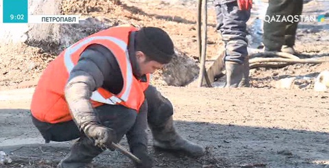 Петропавлдың шеткері аумақтарында  ми батпақтан  аяқ алып жүру мүмкін емес