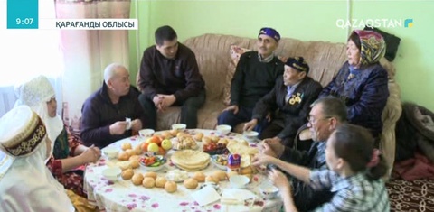 Қарағанды облысы: Ақжал тұрғындары ауылдағы ақсақалға  асарлатып пәтер алып берді