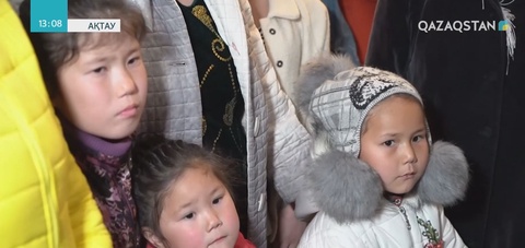 Ақтауда көпбалалы отбасыға 1 бөлмелі пәтер сыйға берілді