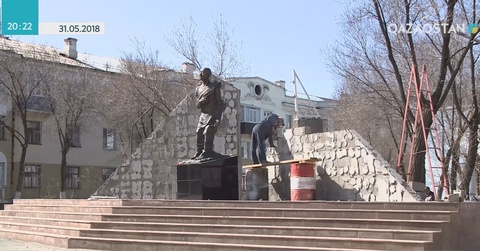 Былтыр ғана ашылған Ақтөбедегі ашаршылық және қуғын-сүргін құрбандарына арналған ескерткіштің сапасы сыр берді