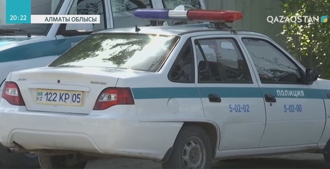 Полицейлер қызметтік қаруын Ұлттық бюро қызметкерлеріне кезенді