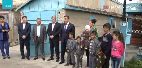 Алматы облысында қайырымдылық марафоны аясында көпбалалы анаға баспана берілді