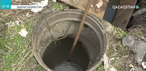 ШҚО-ның Белоусовка кентінен шыққан кәріз суы өзенге құйылып жатыр