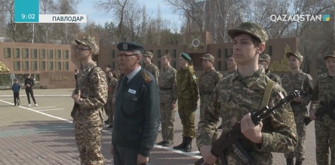 Павлодарда Даңқ мемориалындағы Мәңгілік алау жанына құрметті қарауыл қойылды