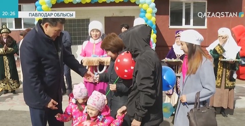 Павлодар облысының Ақсу қаласында 70 көпбалалы отбасы баспаналы болды