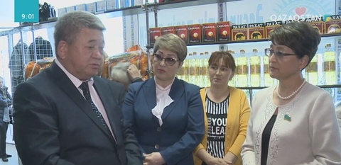 Мәжіліс депутаттары қарағандылық көпбалалы отбасылармен кездесті