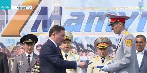 Көкшетауда Отан қорғаушылар күні сән-салтанатымен тойланды