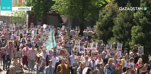 Алматыда 130 мыңдай адам «Даңқ мемориалына» гүл шоқтарын қойды