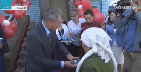 Семейде 45 көпбалалы отбасы жаңа пәтерге ие болды