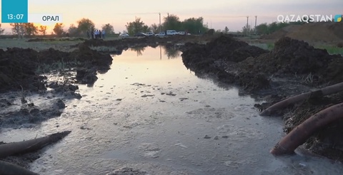 Оралда кәріз құбыры жарылып, қаланың бір бөлігі сусыз қалды