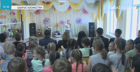 Өскемендегі колония қызметкерлері балаларға сыйлықтар табыс етті