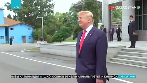 Америка президенті тарихта алғаш рет Солтүстік Корея жеріне аяқ басты