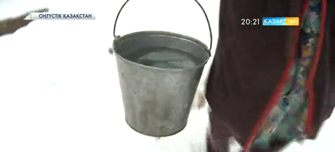 Мердігердің олақ әрекетінен  оңтүстіктің тұрғындары құм аралас лай су ішіп отыр