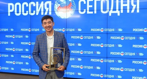 Қазақ радиосының дикторы Мұхамедәлі Болатұлы «Говорим как Левитан» радиобайқауының арнайы жүлдесімен марапатталды