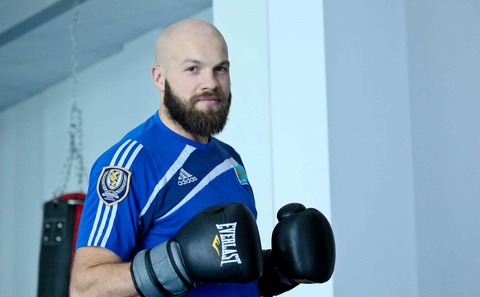 Василий Левит неміс боксшысын нокдаунға жіберді 