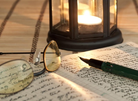 Бүгін - Дүниежүзілік Жазушылар күні