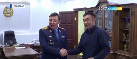 Павлодарда ұрыларды ұстап берген такси жүргізушісі марапатталды
