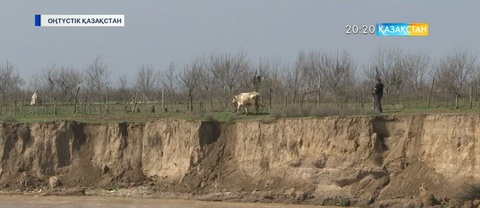 Келес өзені бойындағы қиыршық тас пен құм тоналып жатыр