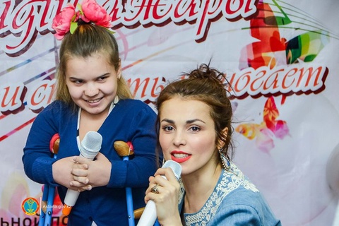 Эстрада жұлдыздары балаларды мерекемен құттықтады 