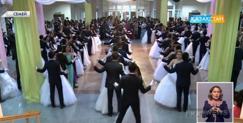 Семейдегі Назарбаев Зияткерлік мектебінің оқушылары қайырымдылық шарасын өткізді