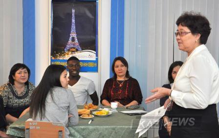 Студенттер шетелдік футболшымен кездесті