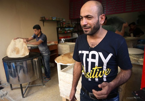 Бір  ғана фото сириялық босқынды бақуатты кәсіпкерге айналдырды