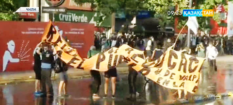 Чилиде студенттер ақысыз білім беруді талап етіп, шерулетті