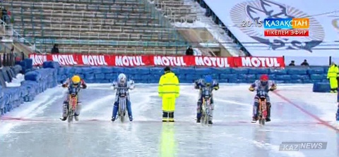Алматыда  мұз үстіндегі мото шабандоздар жарысы өтуде