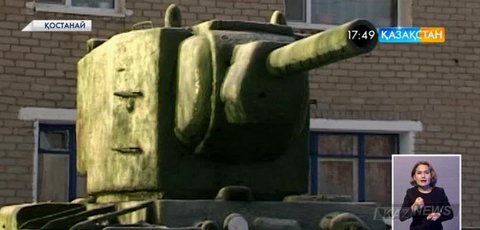 Қостанай облысындағы Затобол кентінің тұрғындары қардан танкінің мүсінін жасады