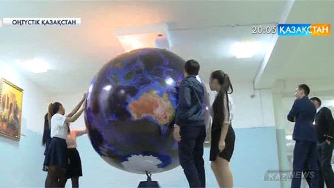 Шымкент қаласындағы №90 орта мектептің оқушылары жер шарының үлкен глобусын жасап шығарды